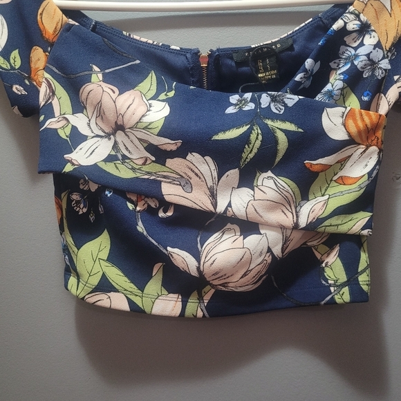 Revamped Off Shoulder Blue Floral Print Crop Top S - Picture 3 of 6